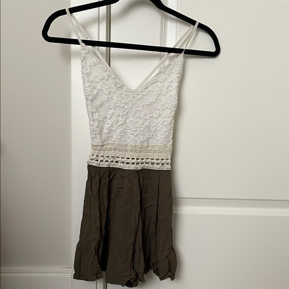 Size Small Windsor Brand Romper - Picture 1 of 6